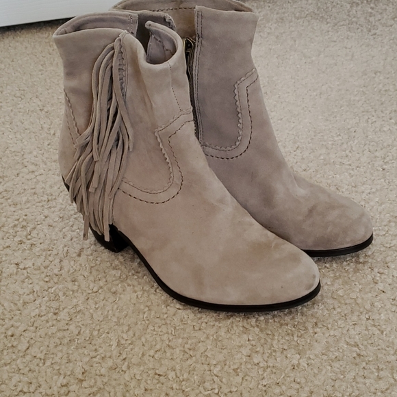 Sam Edelman Shoes - Sam Edelman taupe fringed suede booties size 6.5
